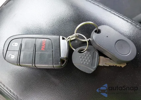 2015 Jeep Grand Cherokee Laredo z USA, uszkodzony, nr VIN 1C4RJFAG3FC140344